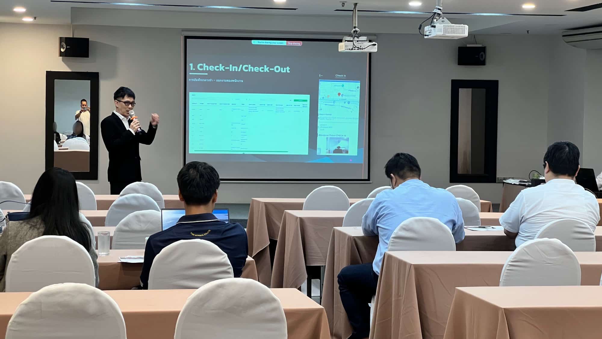 P' Pon Explaining Jarviz